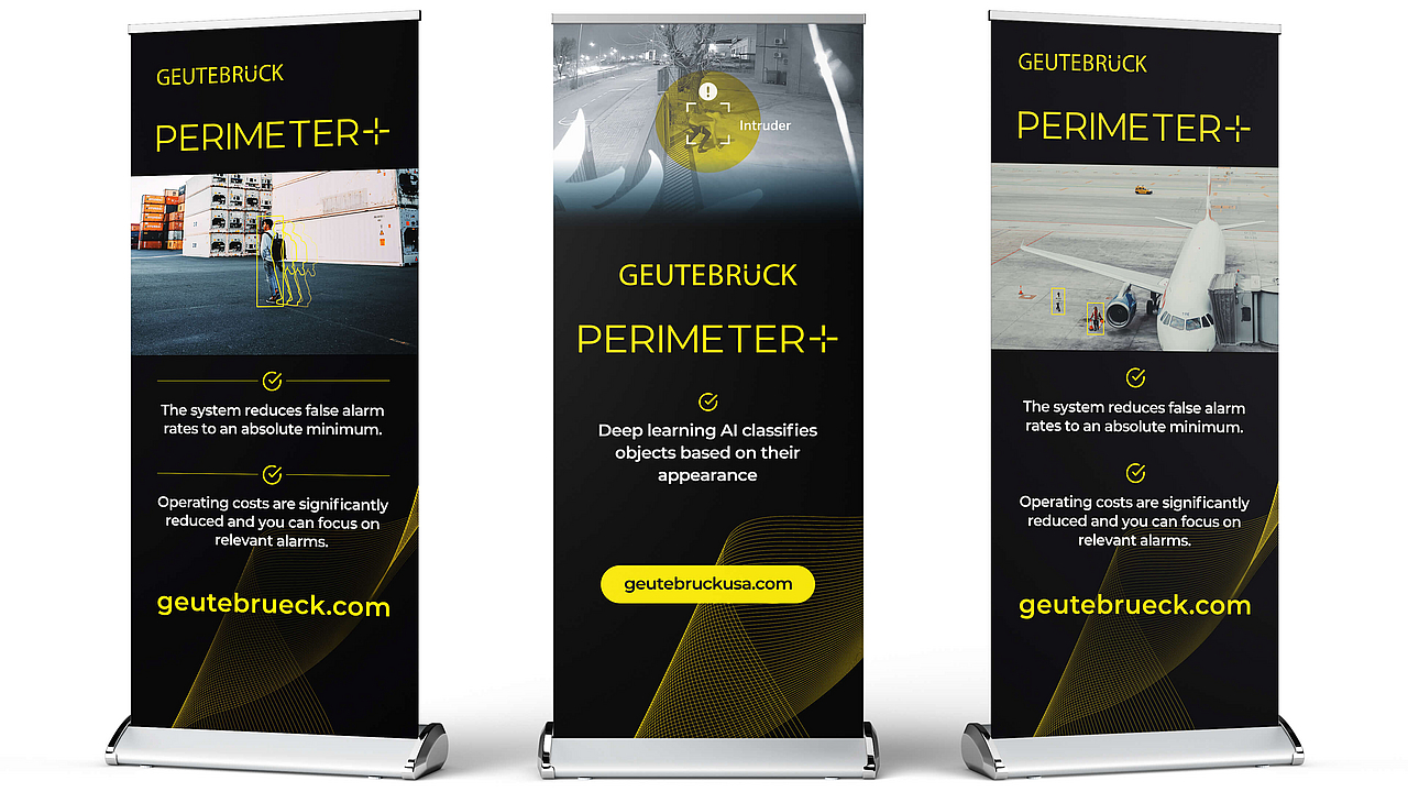 Drei Roll-up-Displays von Geutebrück für die Perimeter+ Software mit Beispielen zur KI-basierten Eindringlingserkennung und Alarmoptimierung.