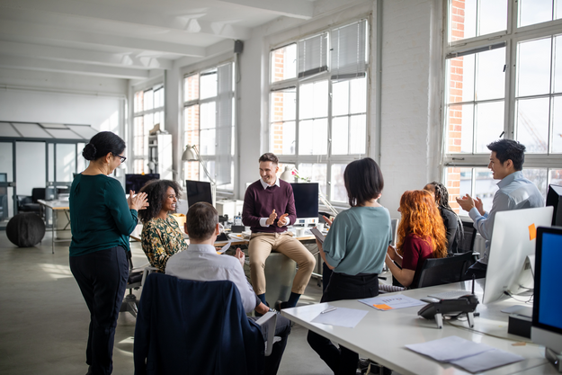 Mitarbeiterversammlung in einem Büro