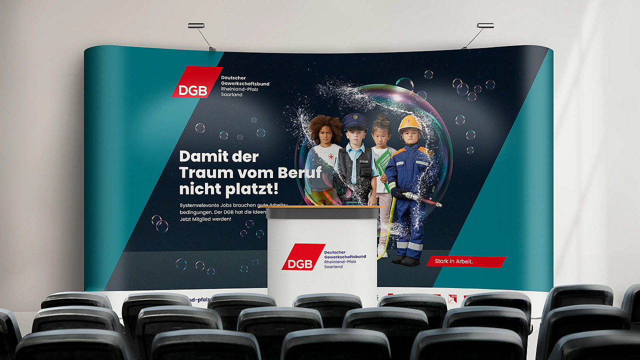 Pressewand im Branding der Crossmedia Kampagne