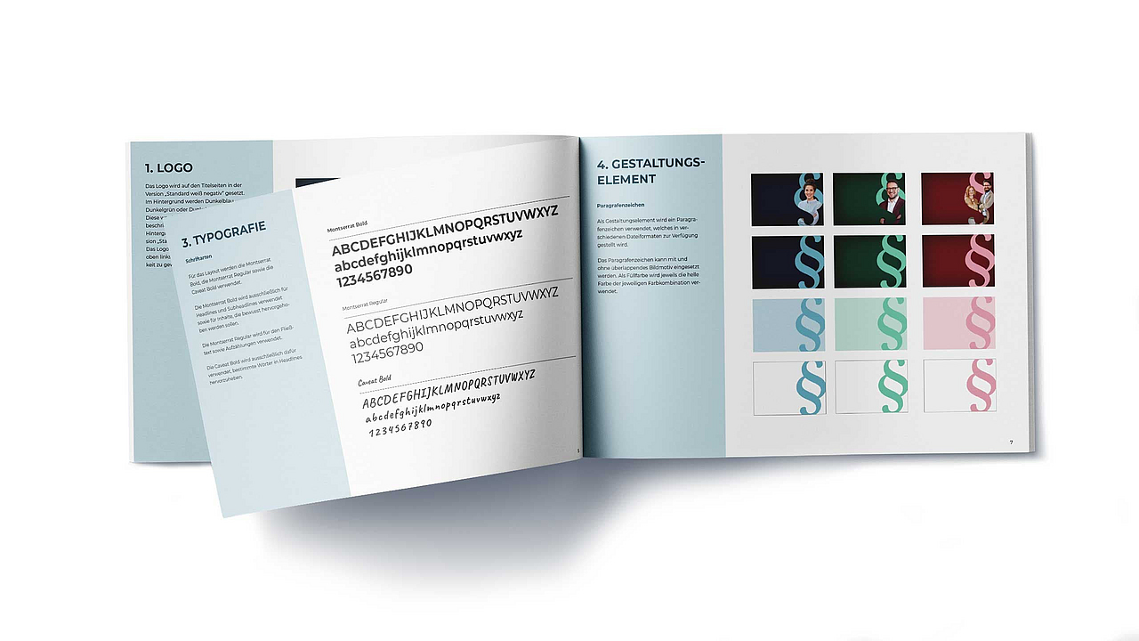 Offene Broschüre mit Markenrichtlinien zu Logoplatzierung, Montserrat und Caveat Typografie-Beispielen und Paragrafenzeichen-Designelementen. 